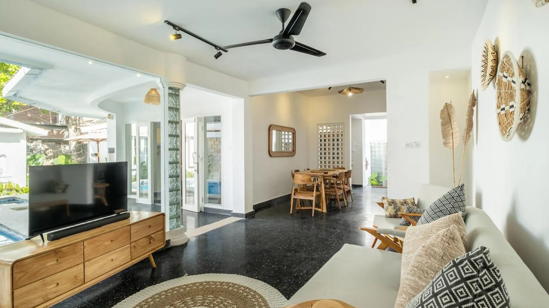 Lalebay Villa Seminyak Индонезия