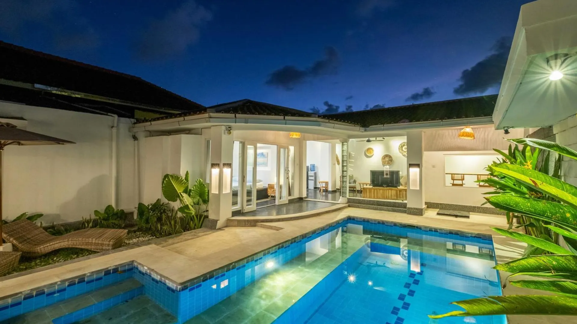 Lalebay Villa Seminyak Индонезия